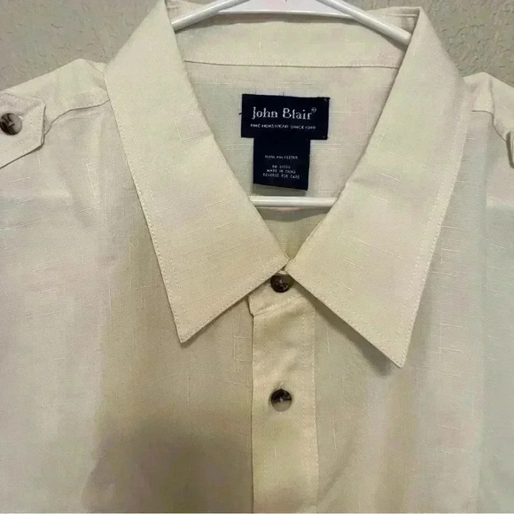 John Blair polyester ivory button down shirt with two front pockets NWOT - Picture 4 of 12